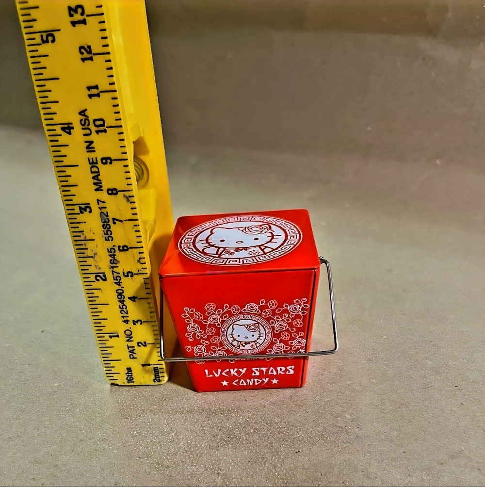 Hello Kitty Lucky Stars Candy Red Chinese Takeaway Mini Tin and Playing Cards - Picture 3 of 13